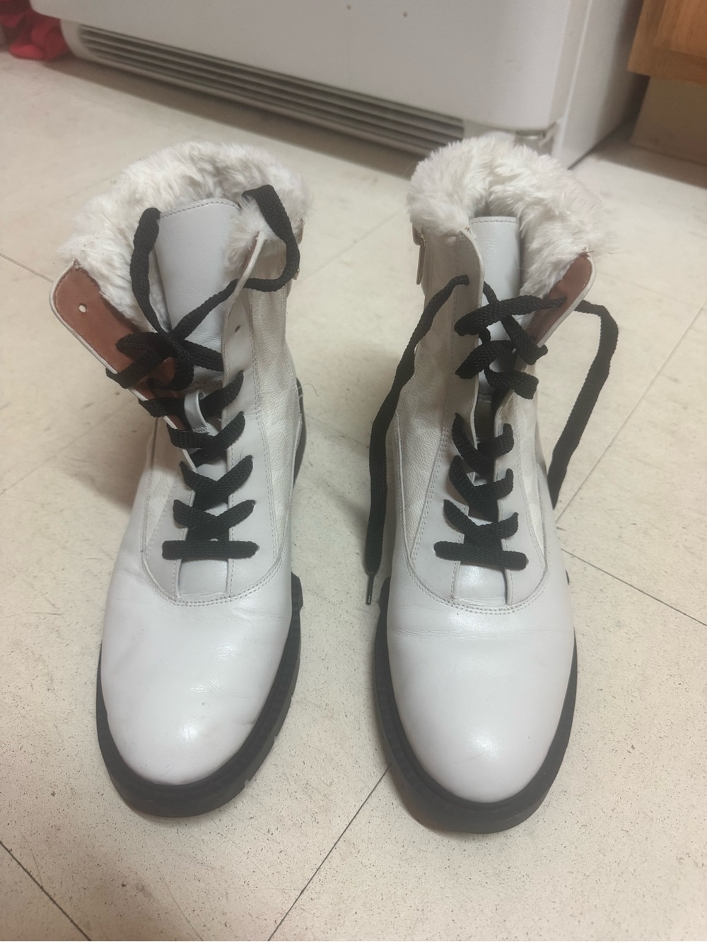 Women’s White Coach Winter Boots size 10 -good condition